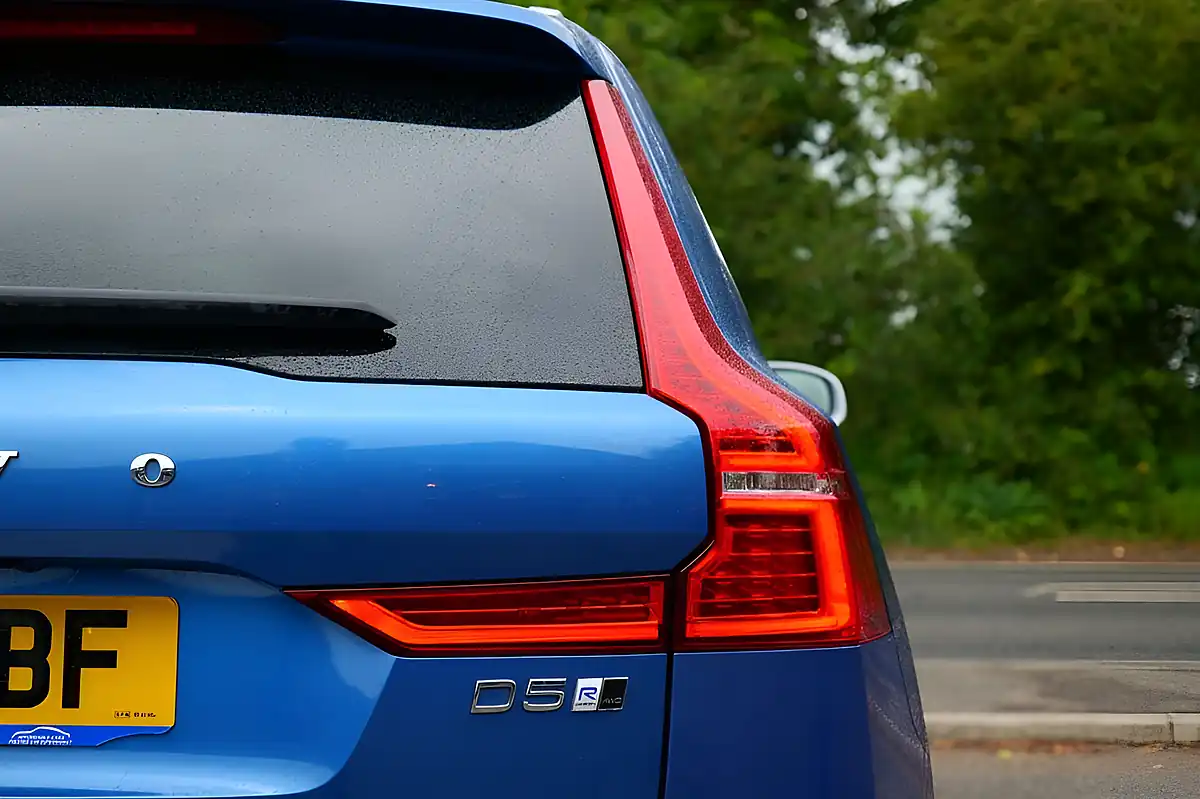 Used 2018 Volvo XC60 R-Design Pro Blue - Interior and Exterior details 18