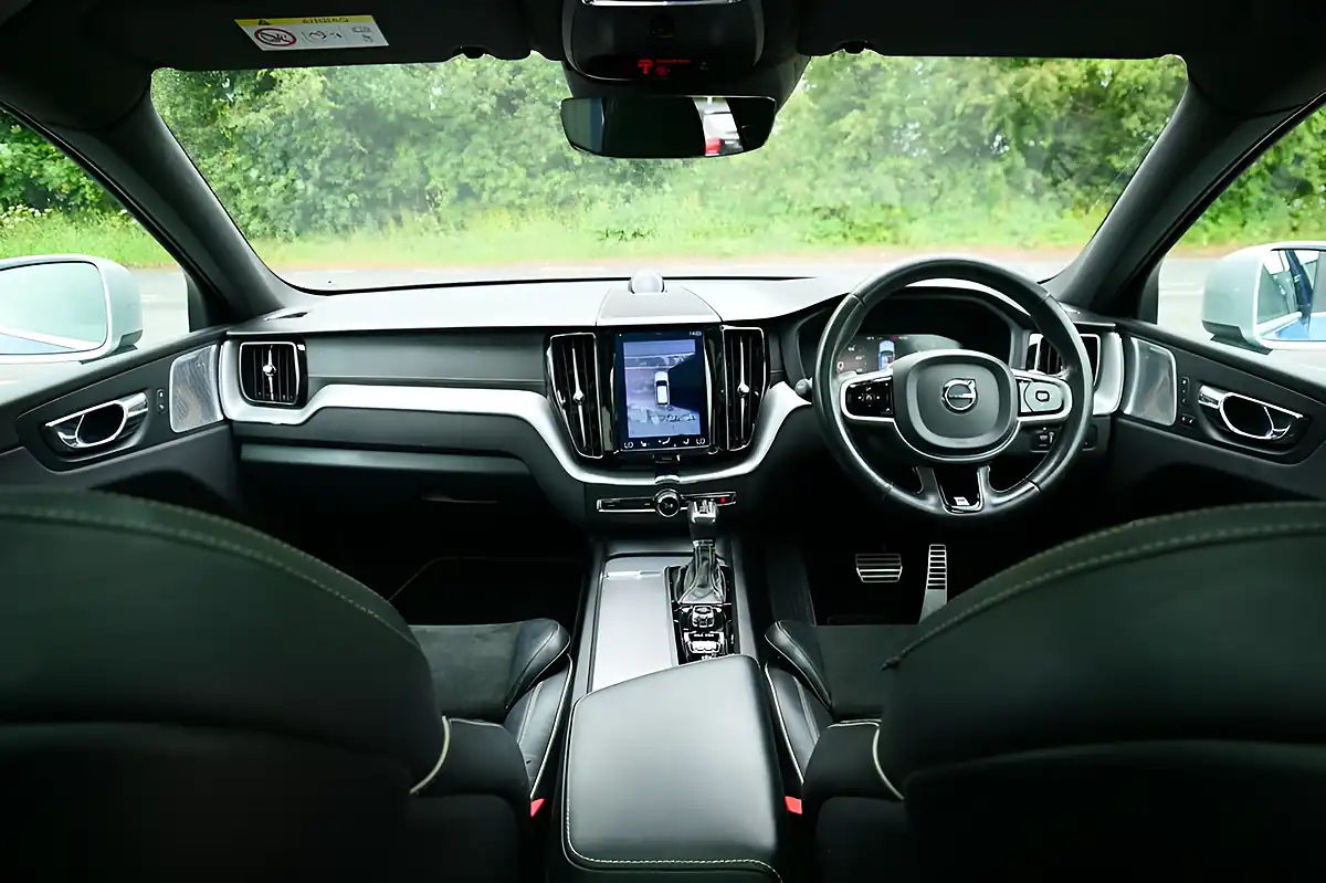Used 2018 Volvo XC60 R-Design Pro Blue - Interior and Exterior details 3
