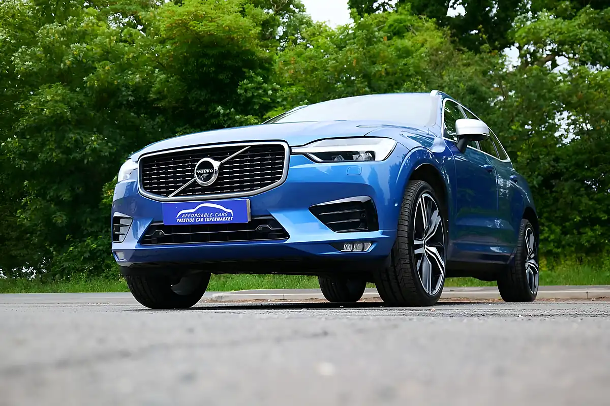 Used 2018 Volvo XC60 R-Design Pro Blue - Interior and Exterior details 6