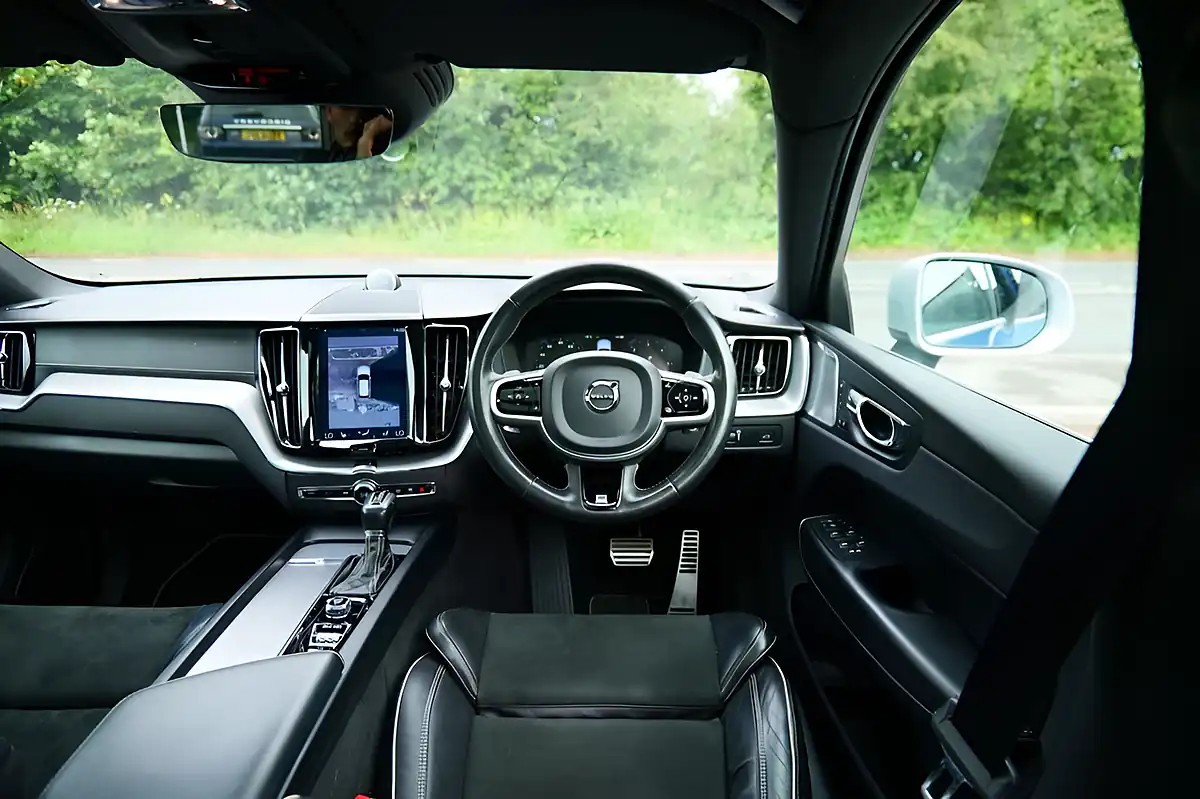 Used 2018 Volvo XC60 R-Design Pro Blue - Interior and Exterior details 9