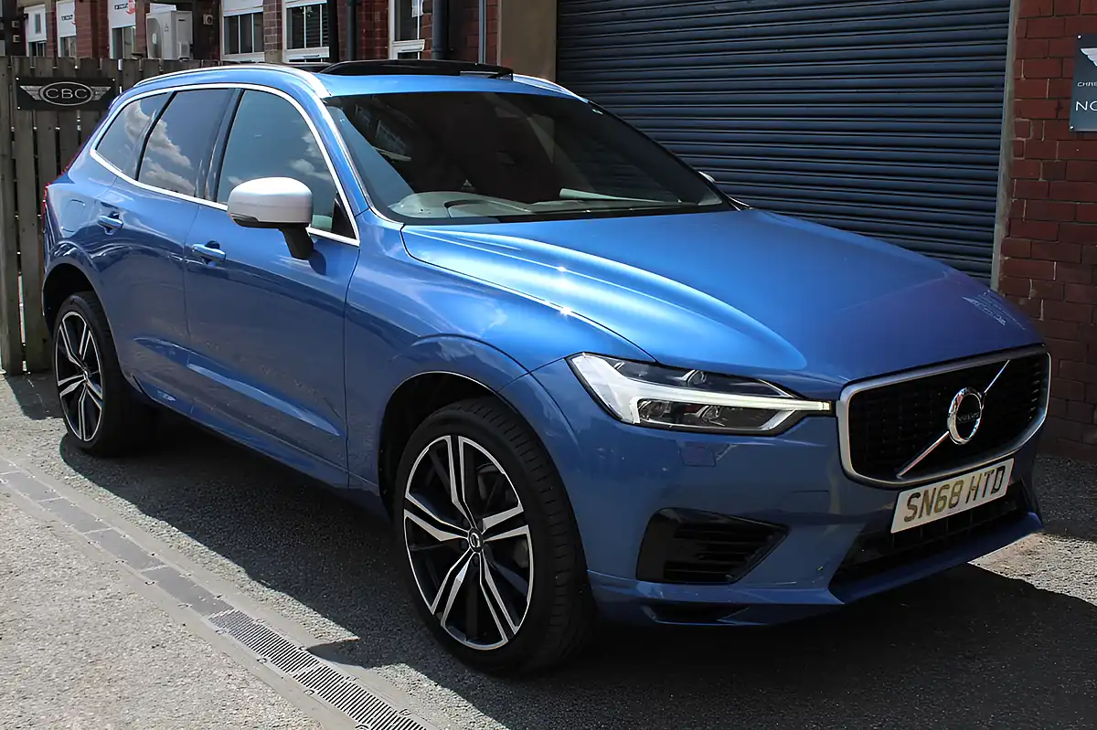 Used 2018 Volvo XC60 R-Design Pro Blue - Front View