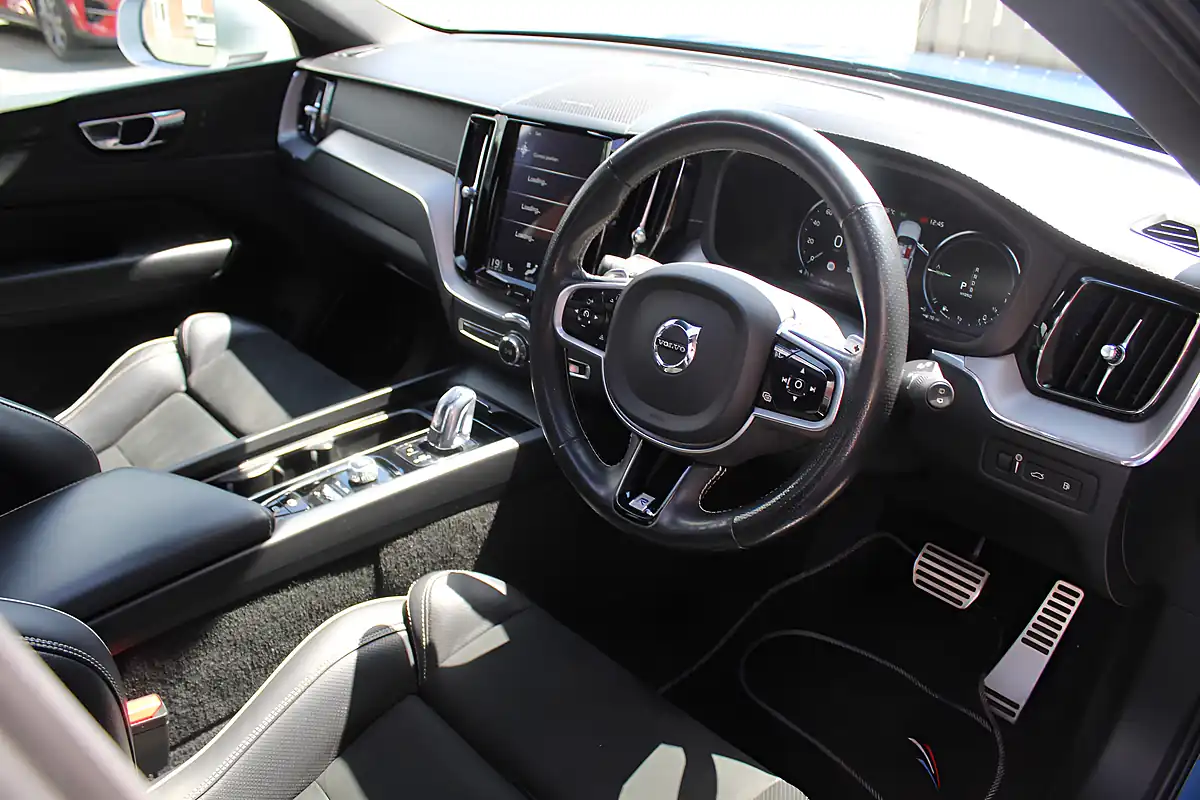 Used 2018 Volvo XC60 R-Design Pro Blue - Interior and Exterior details 12