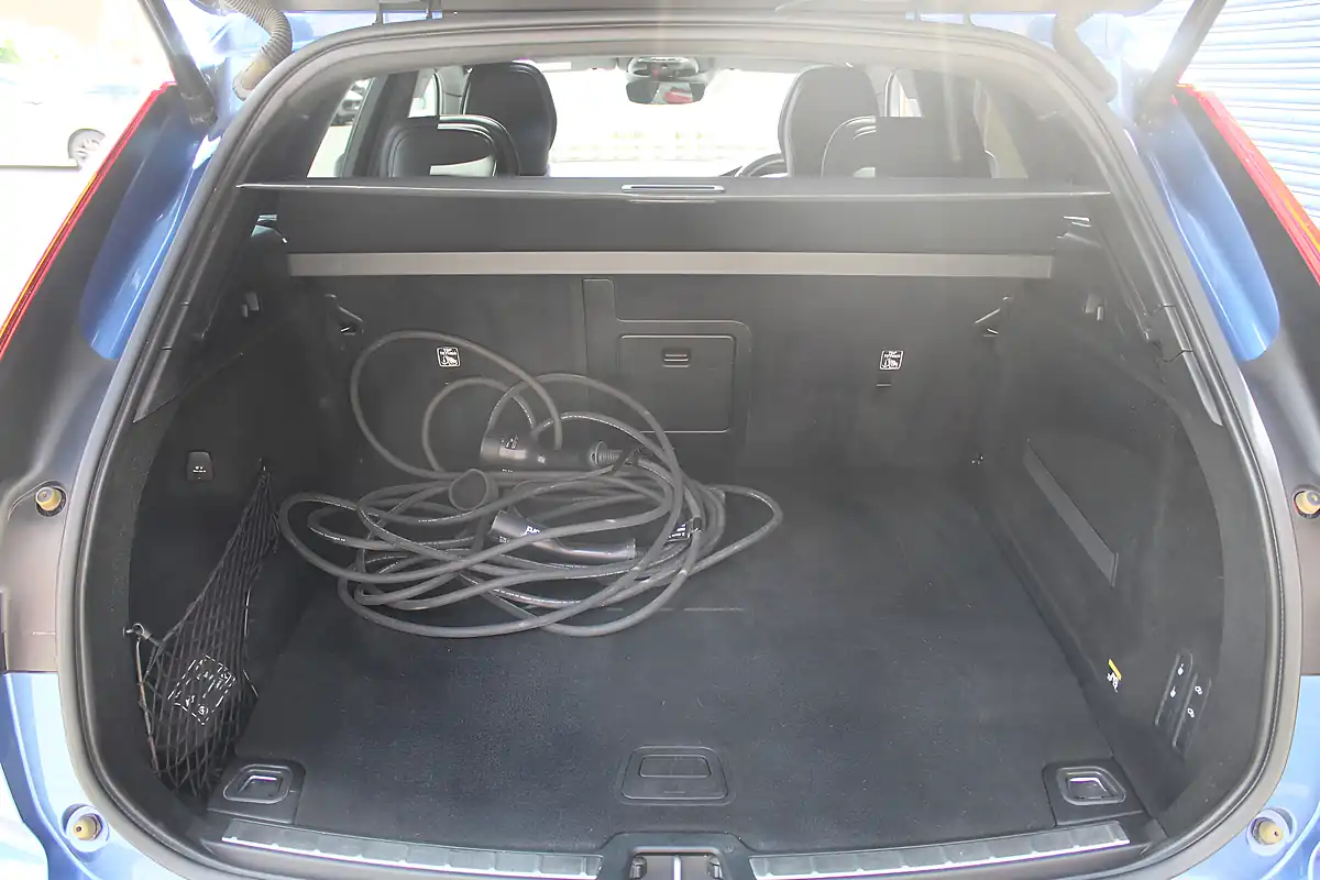 Used 2018 Volvo XC60 R-Design Pro Blue - Interior and Exterior details 19