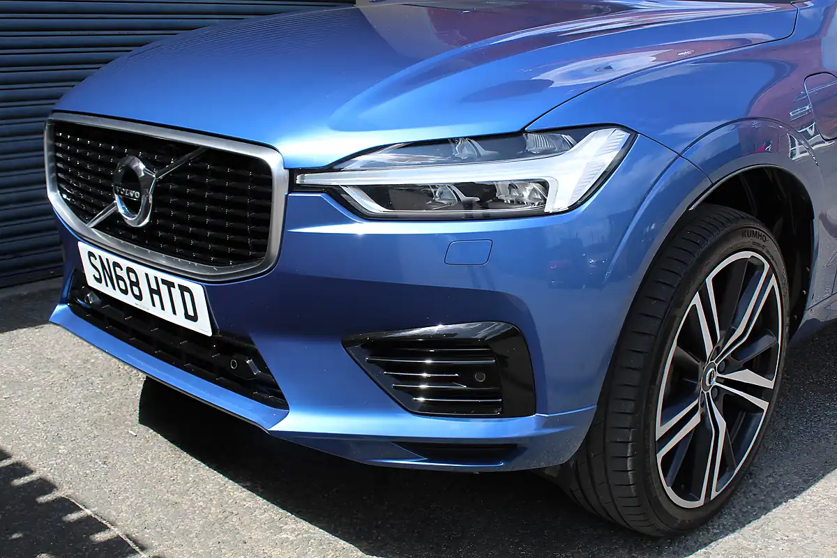 Used 2018 Volvo XC60 R-Design Pro Blue - Interior and Exterior details 4