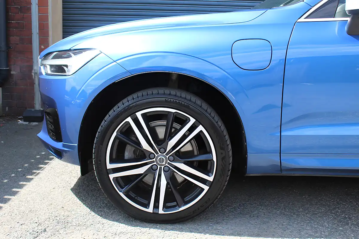 Used 2018 Volvo XC60 R-Design Pro Blue - Interior and Exterior details 5