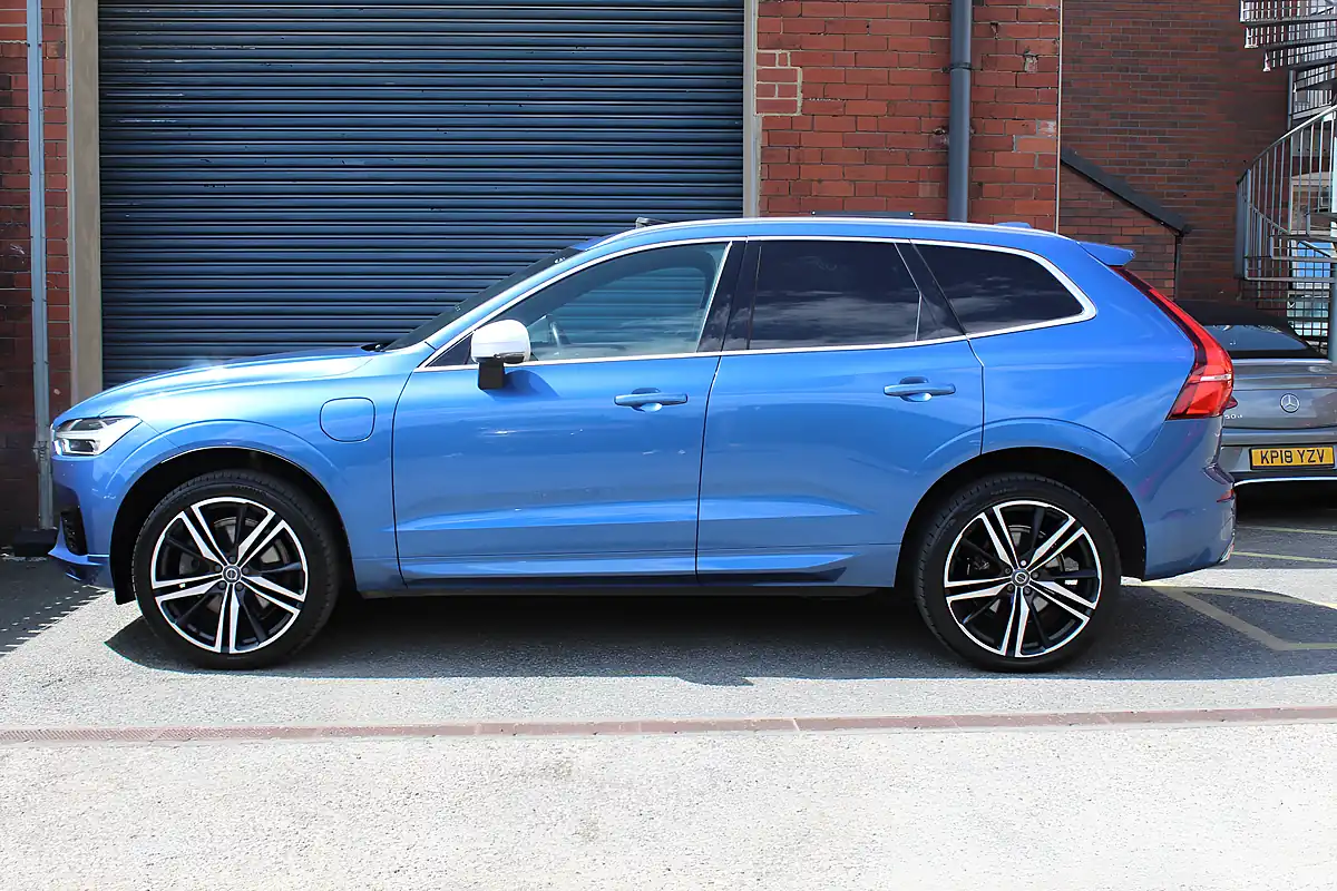Used 2018 Volvo XC60 R-Design Pro Blue - Interior and Exterior details 6