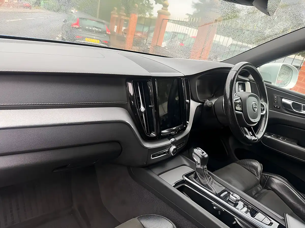 Used 2018 Volvo XC60 R-Design Pro Blue - Interior and Exterior details 10