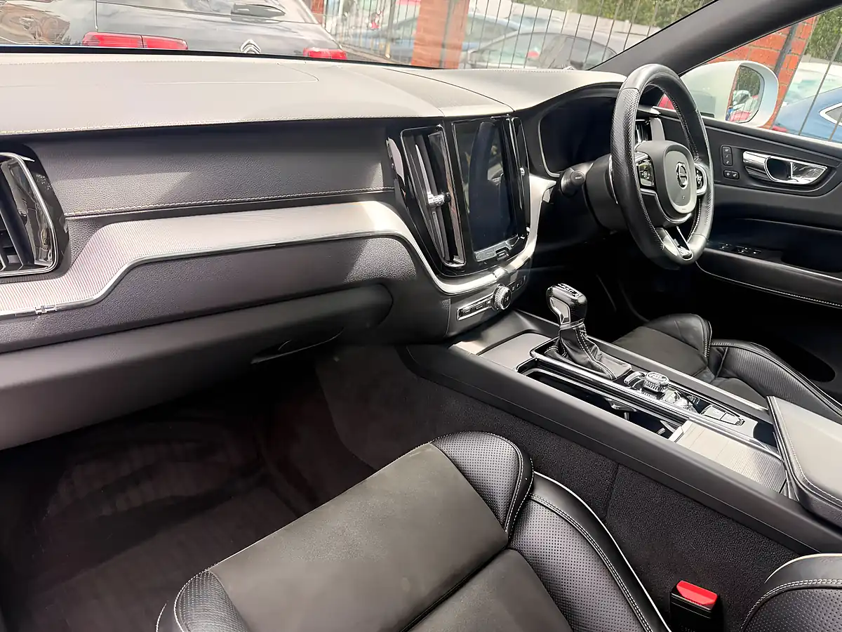 Used 2018 Volvo XC60 R-Design Pro Blue - Interior and Exterior details 12