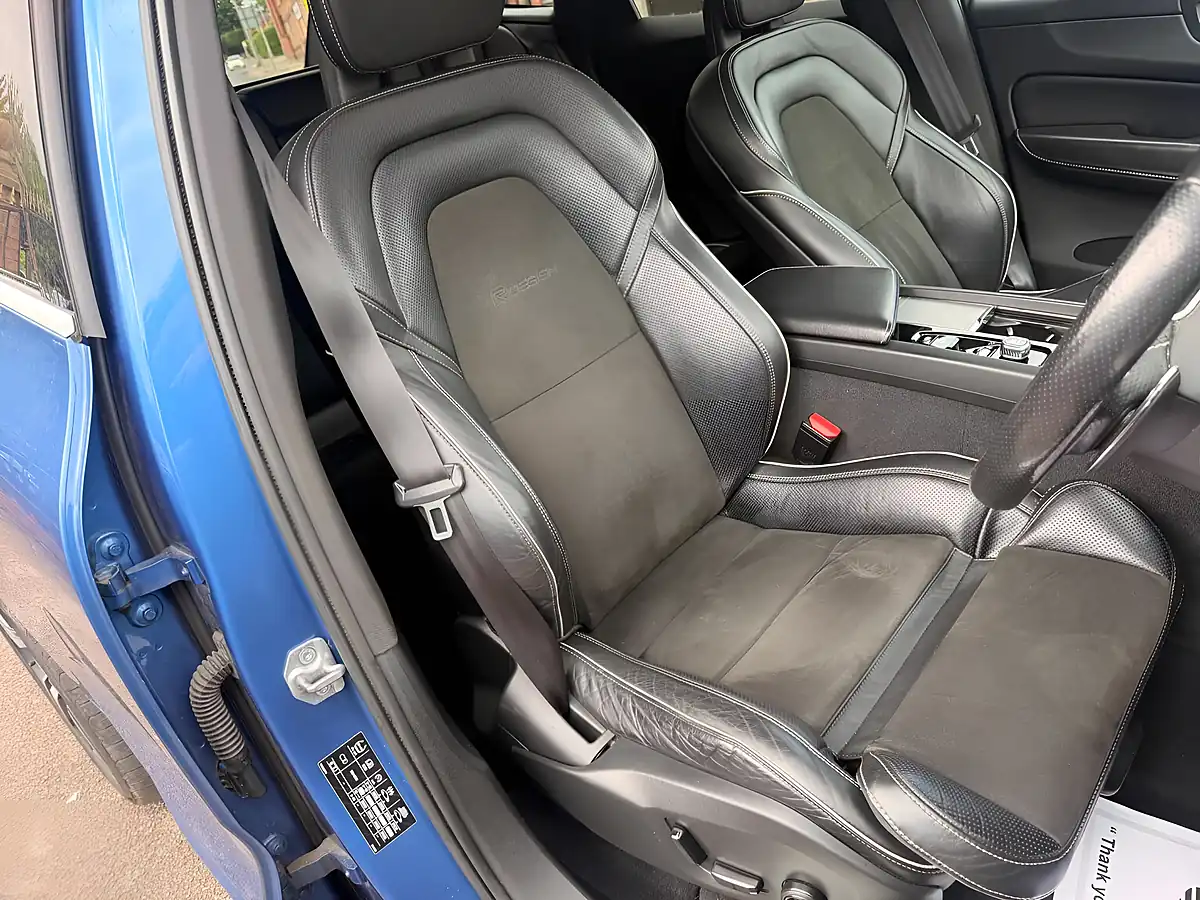 Used 2018 Volvo XC60 R-Design Pro Blue - Interior and Exterior details 16