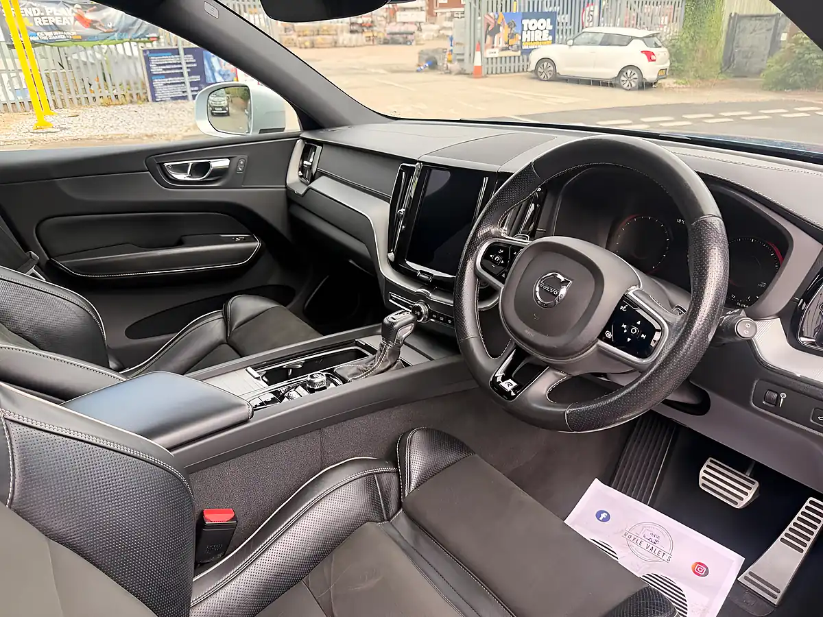 Used 2018 Volvo XC60 R-Design Pro Blue - Interior and Exterior details 18