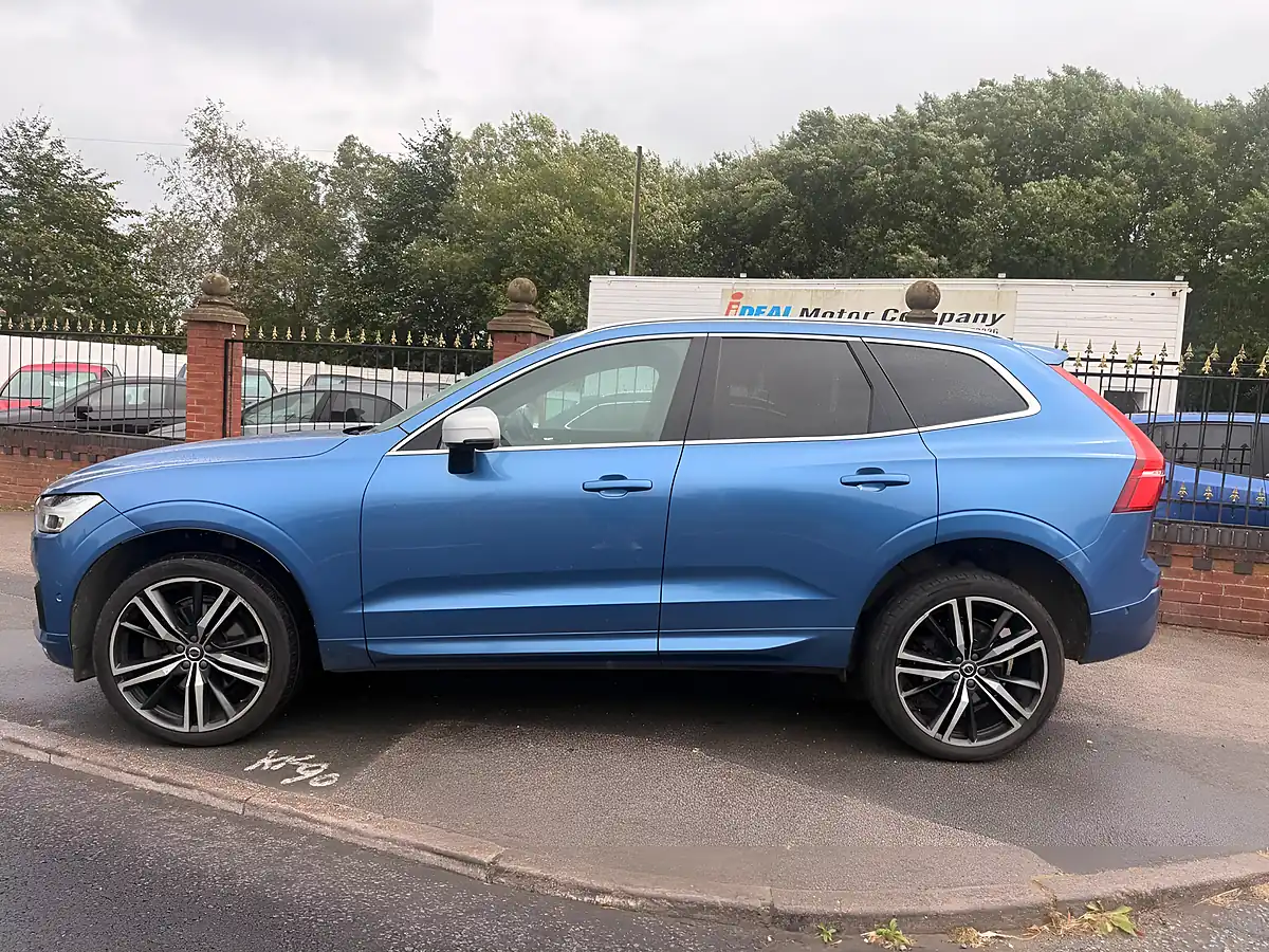 Used 2018 Volvo XC60 R-Design Pro Blue - Interior and Exterior details 4