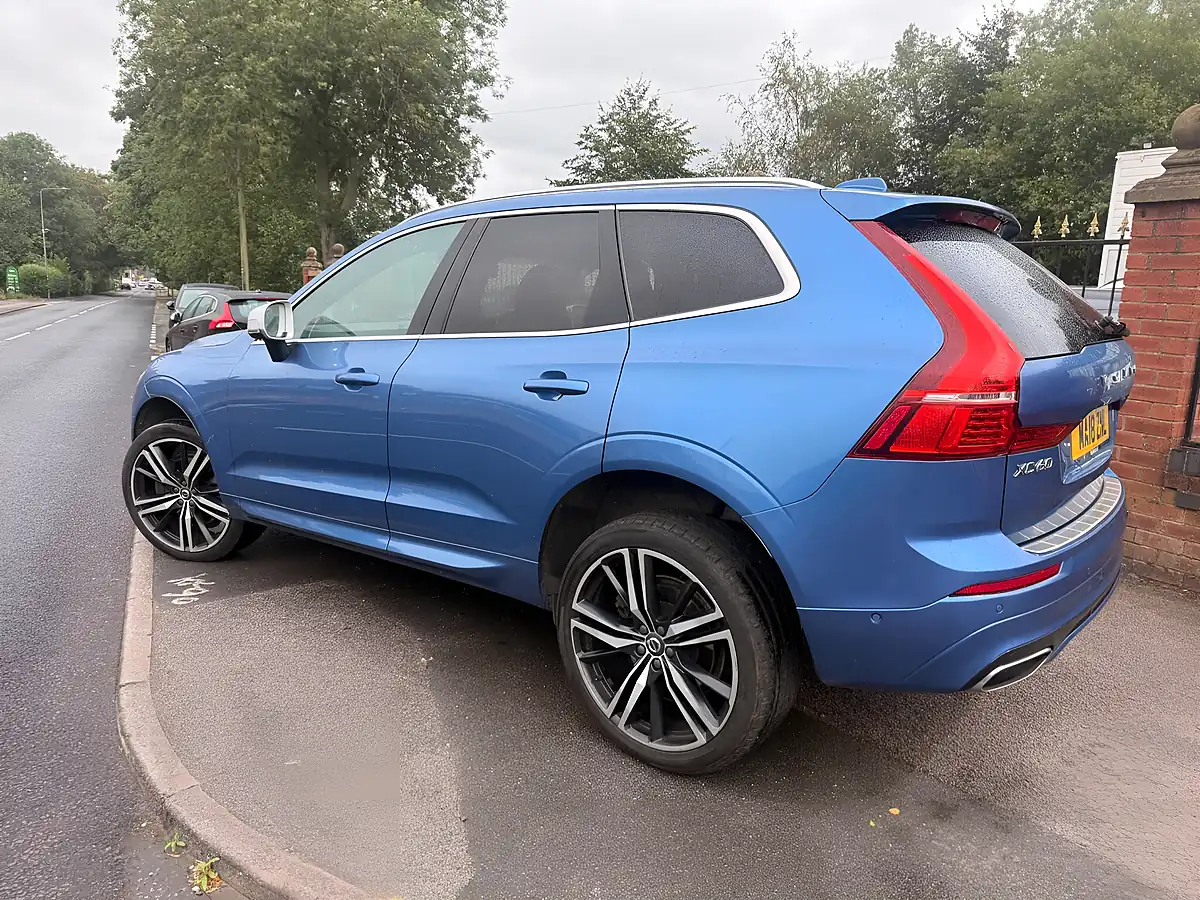 Used 2018 Volvo XC60 R-Design Pro Blue - Interior and Exterior details 6