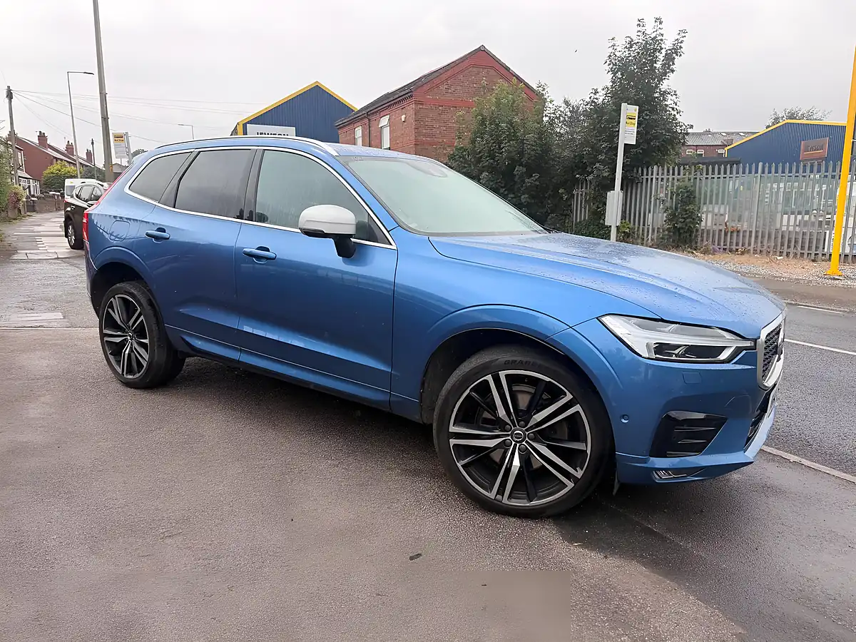 Used 2018 Volvo XC60 R-Design Pro Blue - Interior and Exterior details 8