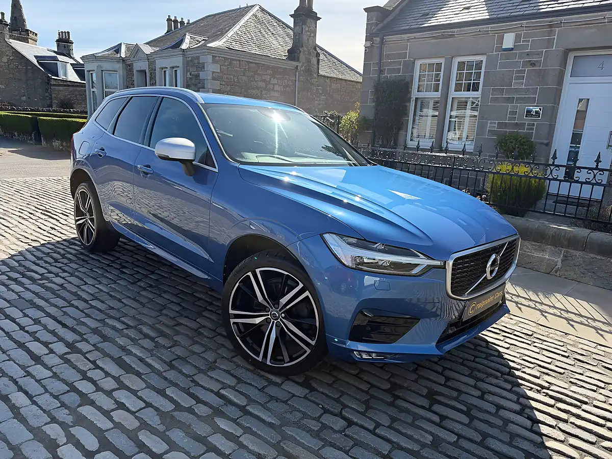Used 2018 Volvo XC60 R-Design Pro Bursting Blue - Front View