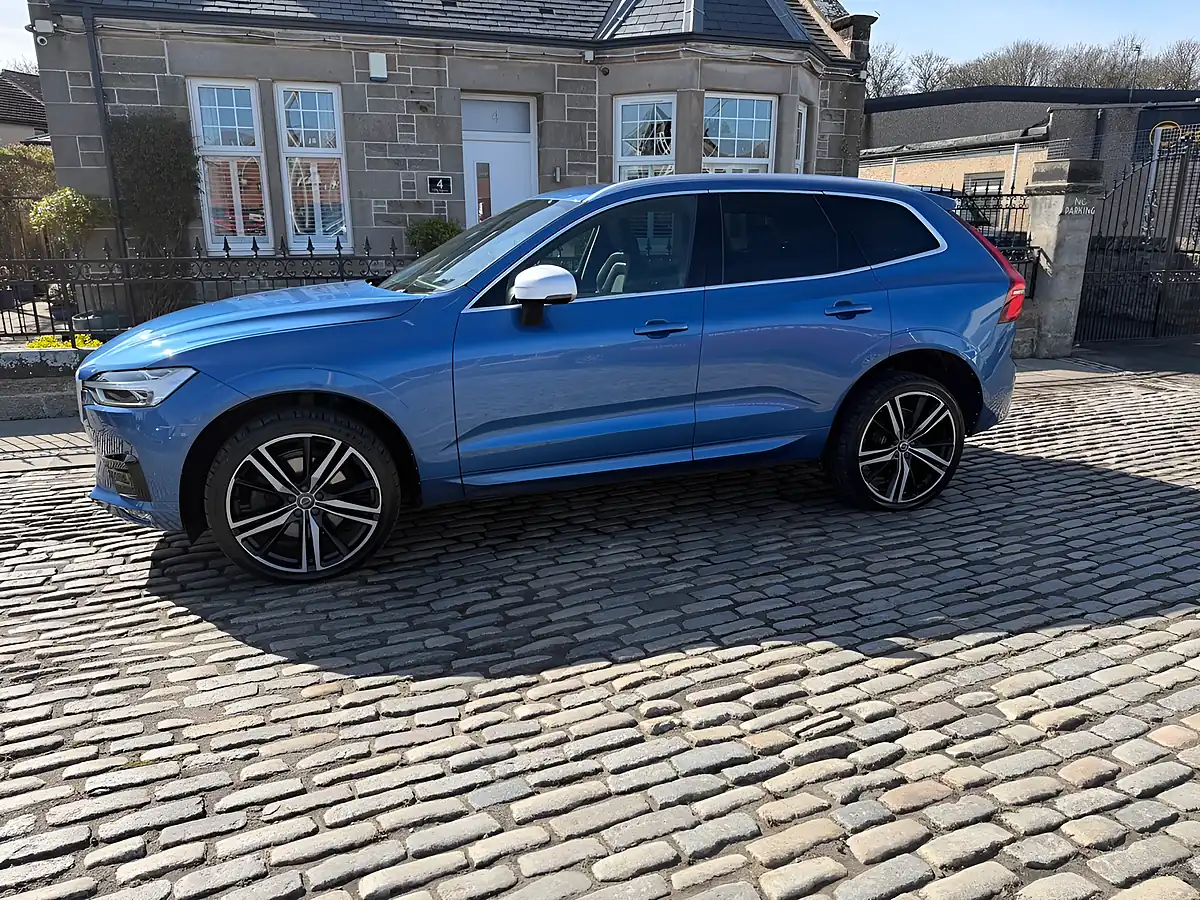 Used 2018 Volvo XC60 R-Design Pro Bursting Blue - Interior and Exterior details 10