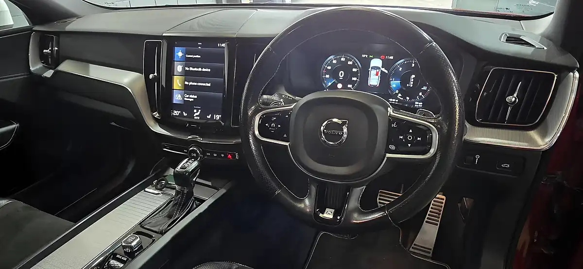 Used 2018 Volvo XC60 R-Design Red - Interior and Exterior details 6