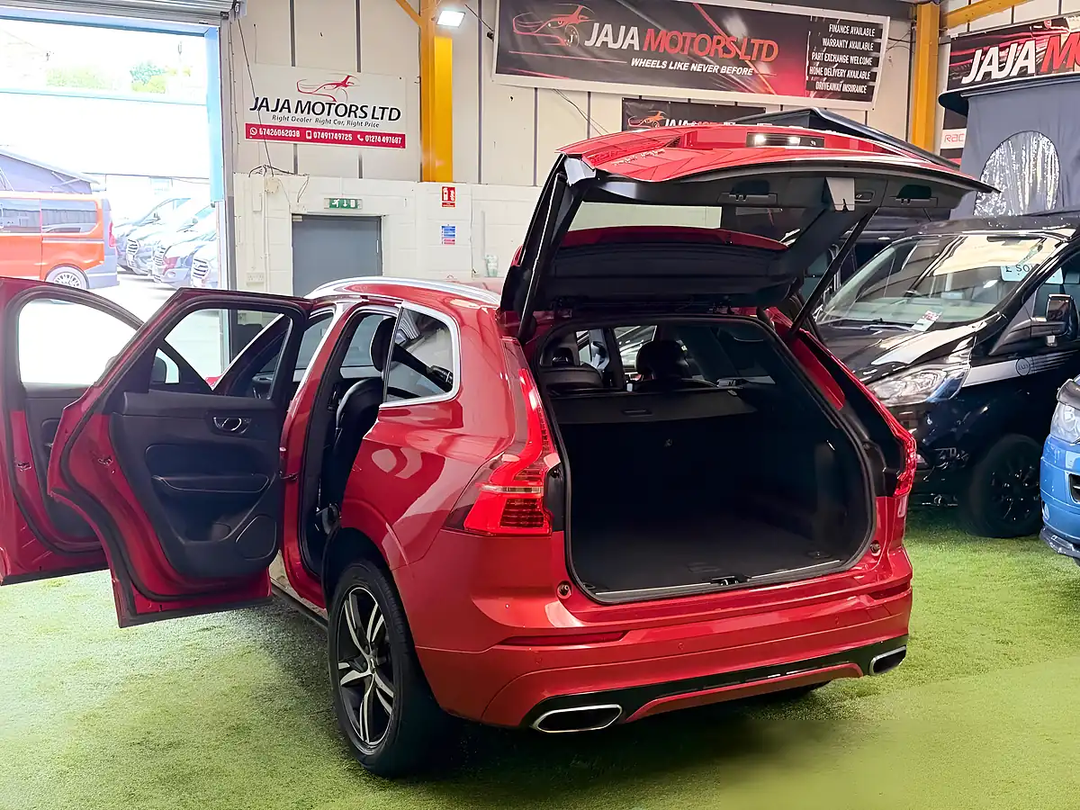 Used 2018 Volvo XC60 R-Design Red - Interior and Exterior details 7