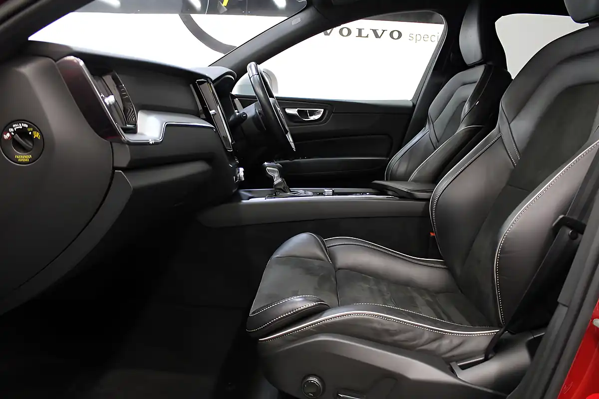 Used 2018 Volvo XC60 R-Design Red - Interior and Exterior details 16