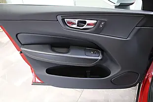 Used 2018 Volvo XC60 R-Design Red - Interior and Exterior details 17