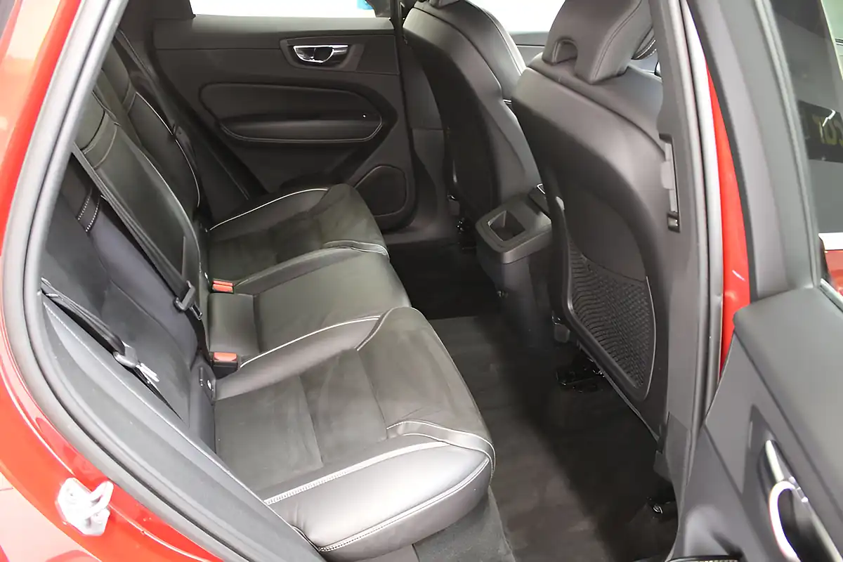 Used 2018 Volvo XC60 R-Design Red - Interior and Exterior details 18