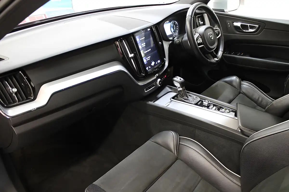 Used 2018 Volvo XC60 R-Design Red - Interior and Exterior details 2
