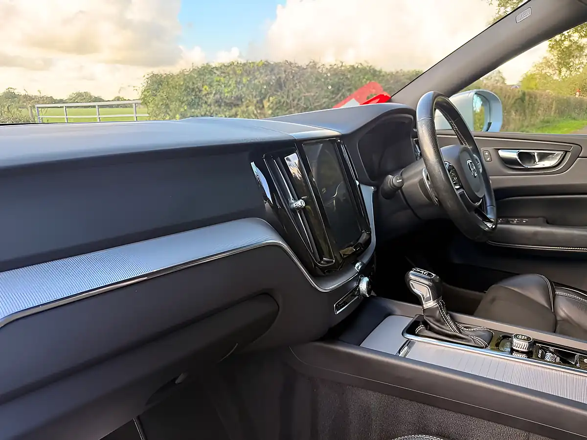 Used 2018 Volvo XC60 R-Design Silver - Interior and Exterior details 11