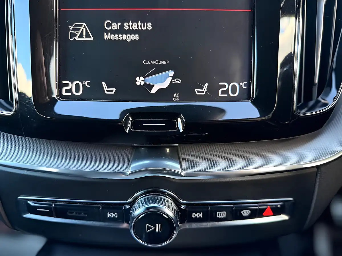 Used 2018 Volvo XC60 R-Design Silver - Interior and Exterior details 13