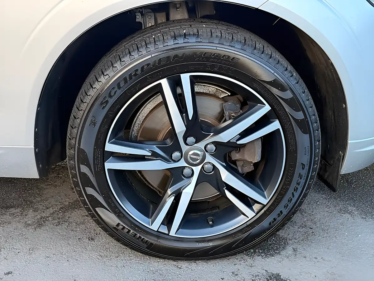 Used 2018 Volvo XC60 R-Design Silver - Interior and Exterior details 14