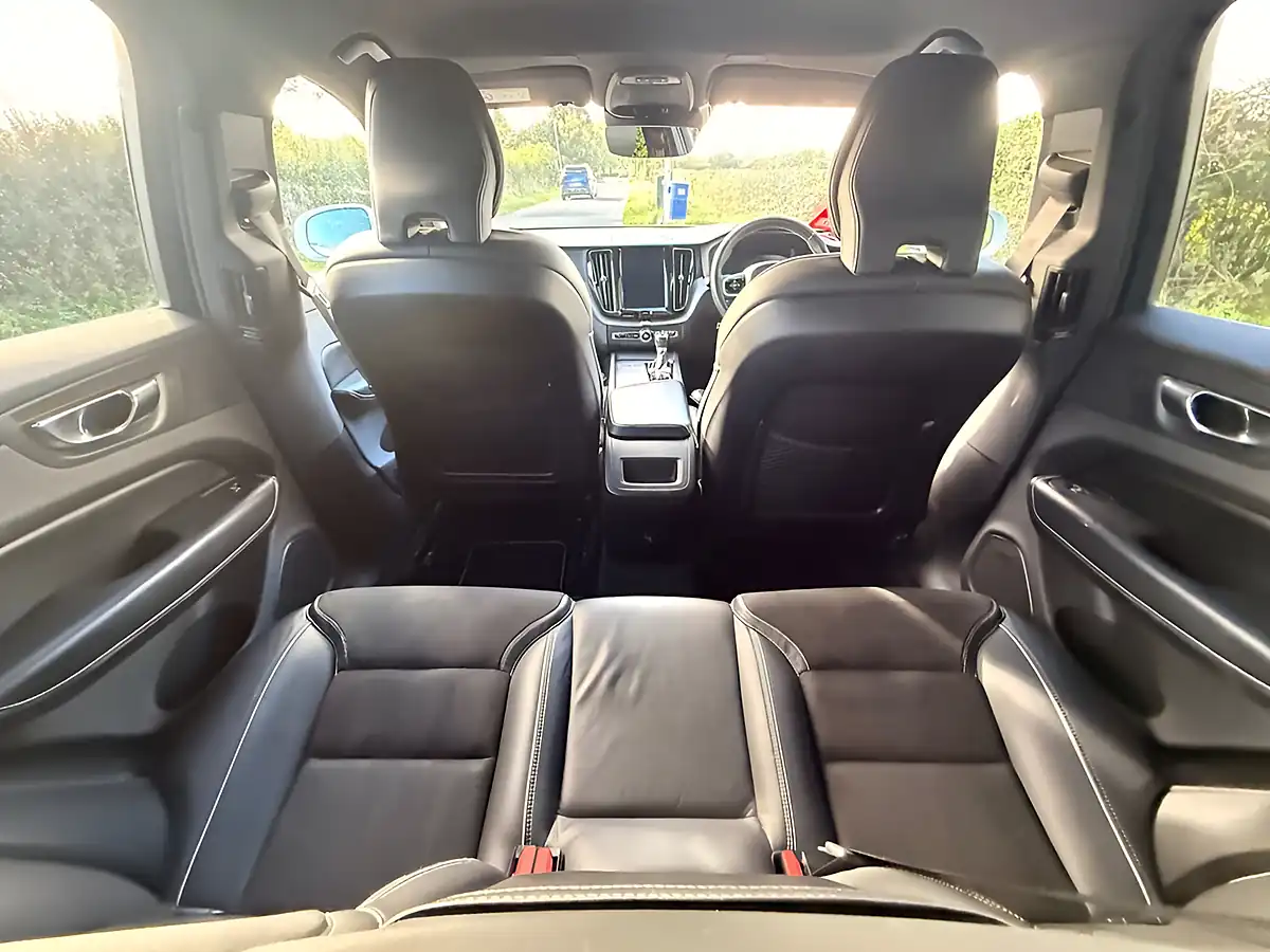 Used 2018 Volvo XC60 R-Design Silver - Interior and Exterior details 15