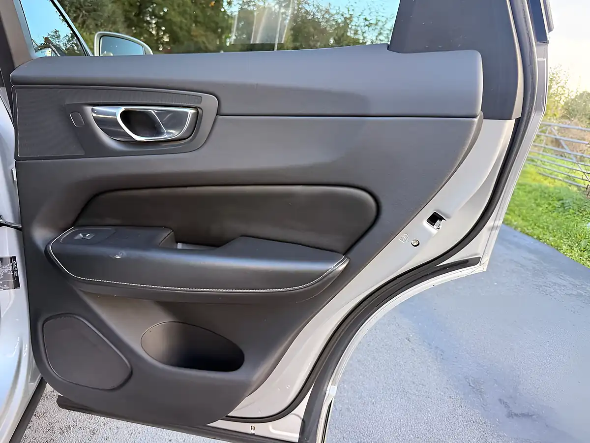 Used 2018 Volvo XC60 R-Design Silver - Interior and Exterior details 19