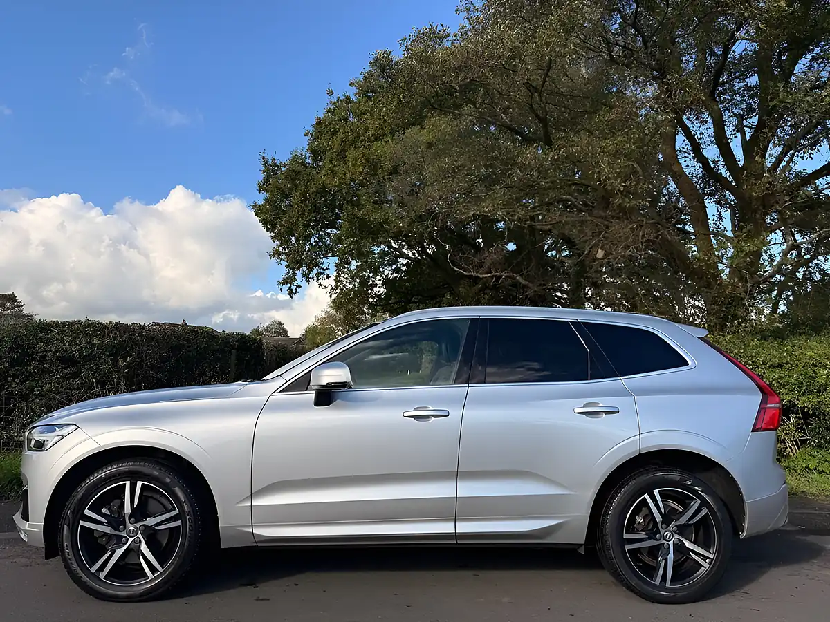 Used 2018 Volvo XC60 R-Design Silver - Interior and Exterior details 4
