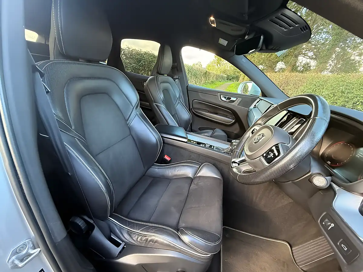 Used 2018 Volvo XC60 R-Design Silver - Interior and Exterior details 9