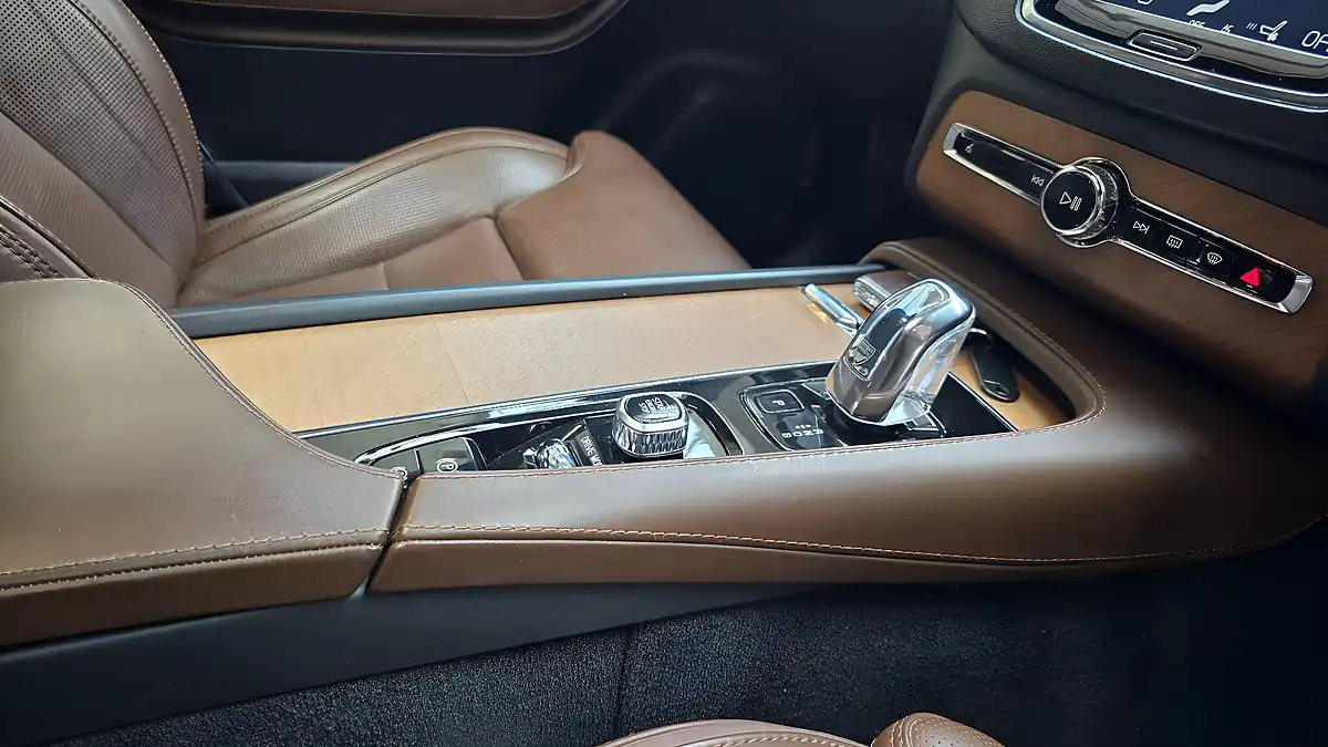 Used 2018 Volvo XC90 Excellence Grey - Interior and Exterior details 10