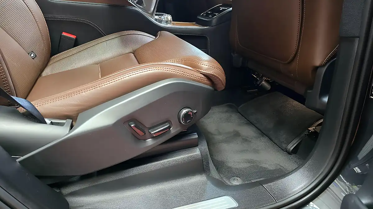 Used 2018 Volvo XC90 Excellence Grey - Interior and Exterior details 12