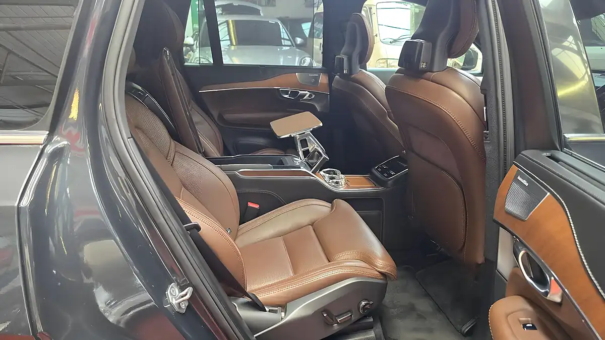Used 2018 Volvo XC90 Excellence Grey - Interior and Exterior details 3