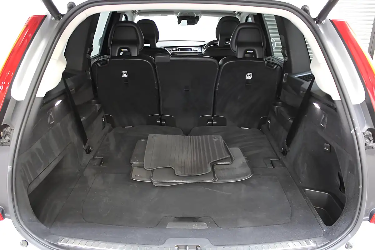 Used 2018 Volvo XC90 Inscription Silver - Interior and Exterior details 11