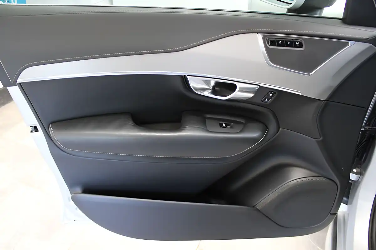 Used 2018 Volvo XC90 Inscription Silver - Interior and Exterior details 16