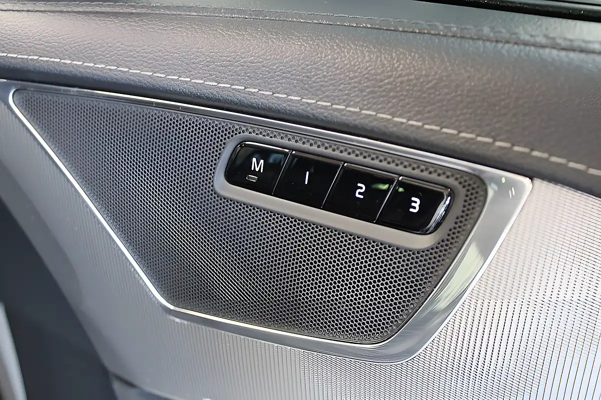 Used 2018 Volvo XC90 Inscription Silver - Interior and Exterior details 18