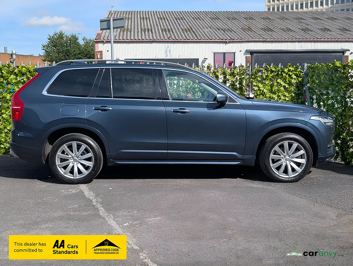 Used 2018 Volvo XC90 Momentum Denim Blue - Interior and Exterior details 11