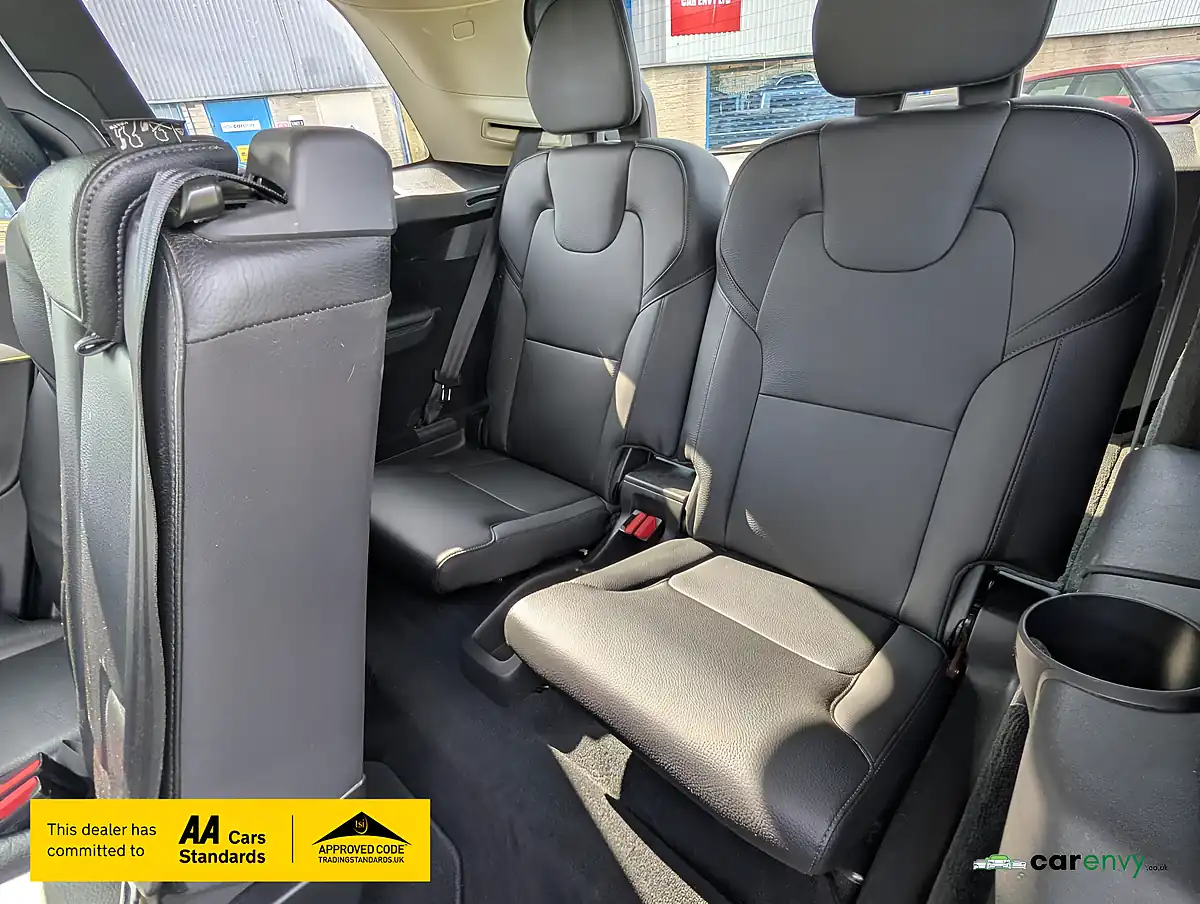 Used 2018 Volvo XC90 Momentum Denim Blue - Interior and Exterior details 15