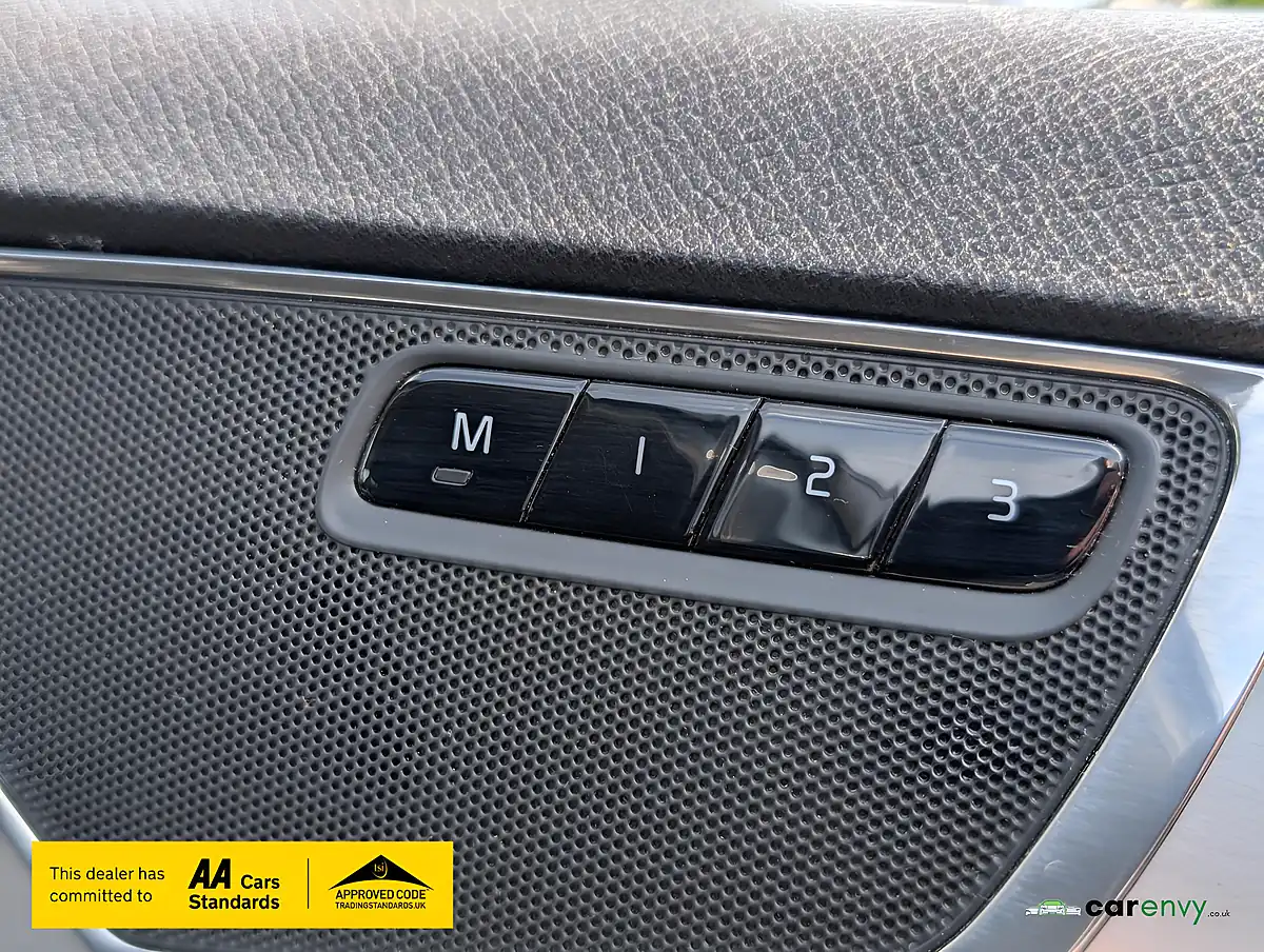Used 2018 Volvo XC90 Momentum Denim Blue - Interior and Exterior details 17