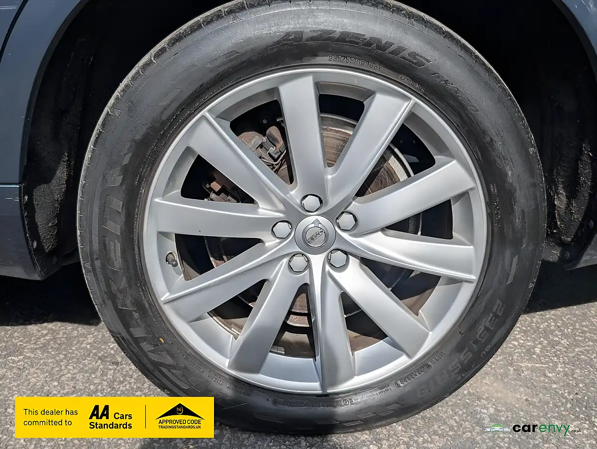 Used 2018 Volvo XC90 Momentum Denim Blue - Interior and Exterior details 19