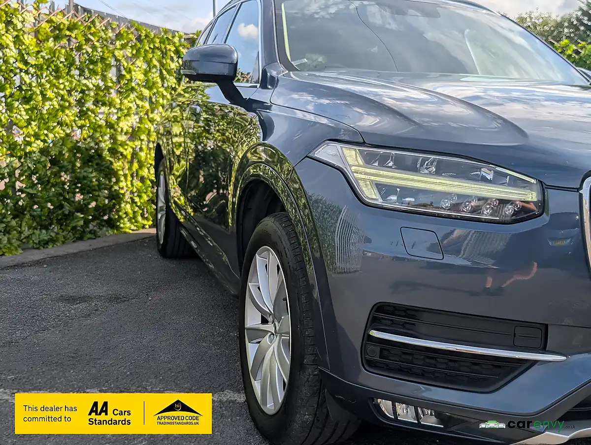 Used 2018 Volvo XC90 Momentum Denim Blue - Interior and Exterior details 3
