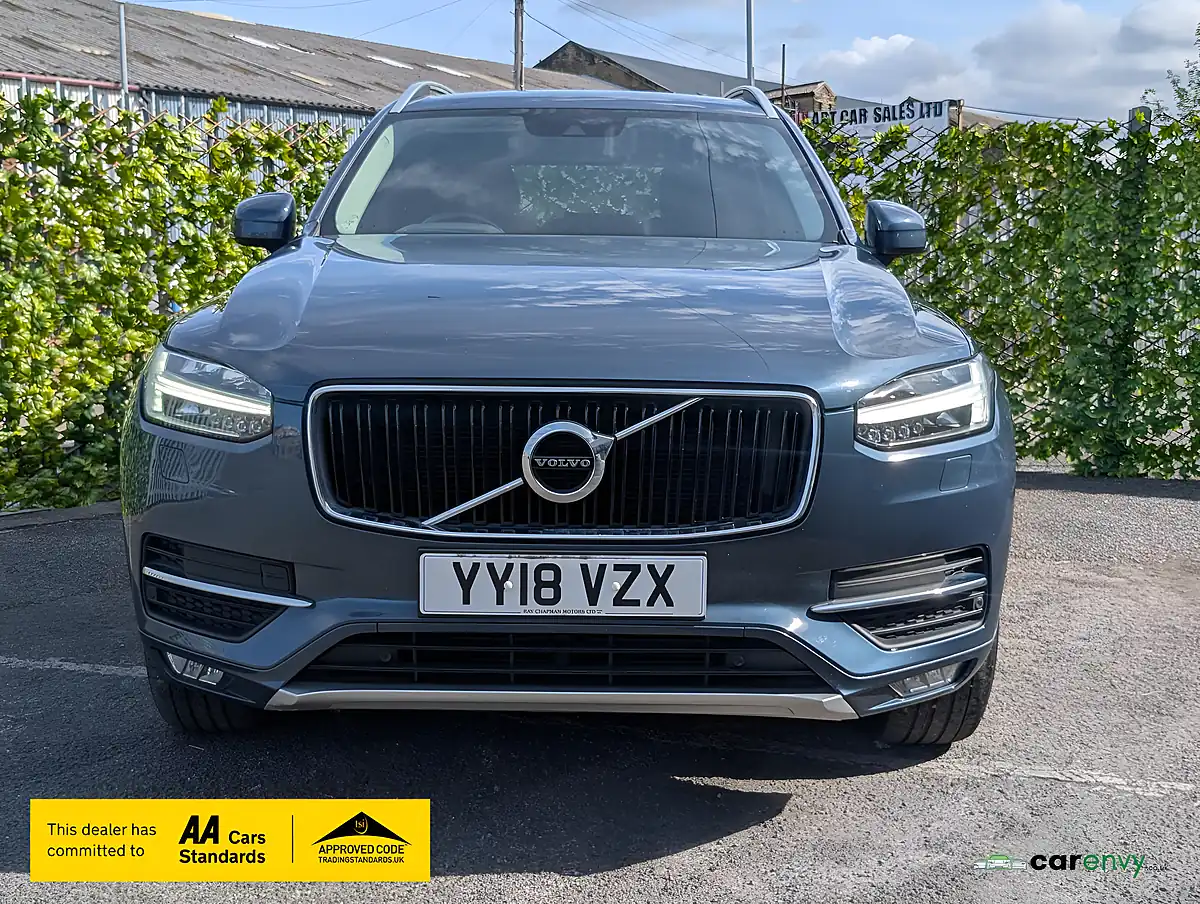 Used 2018 Volvo XC90 Momentum Denim Blue - Interior and Exterior details 4