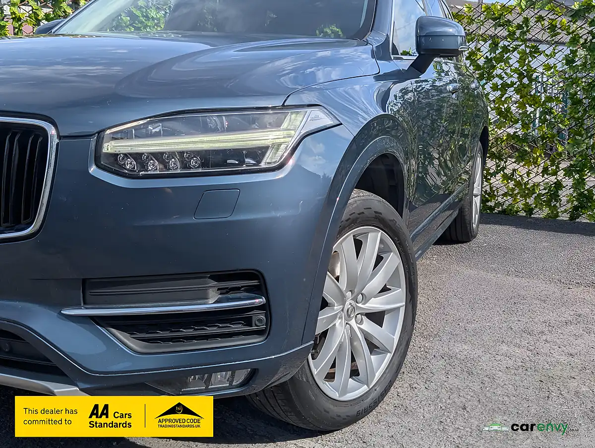 Used 2018 Volvo XC90 Momentum Denim Blue - Interior and Exterior details 6