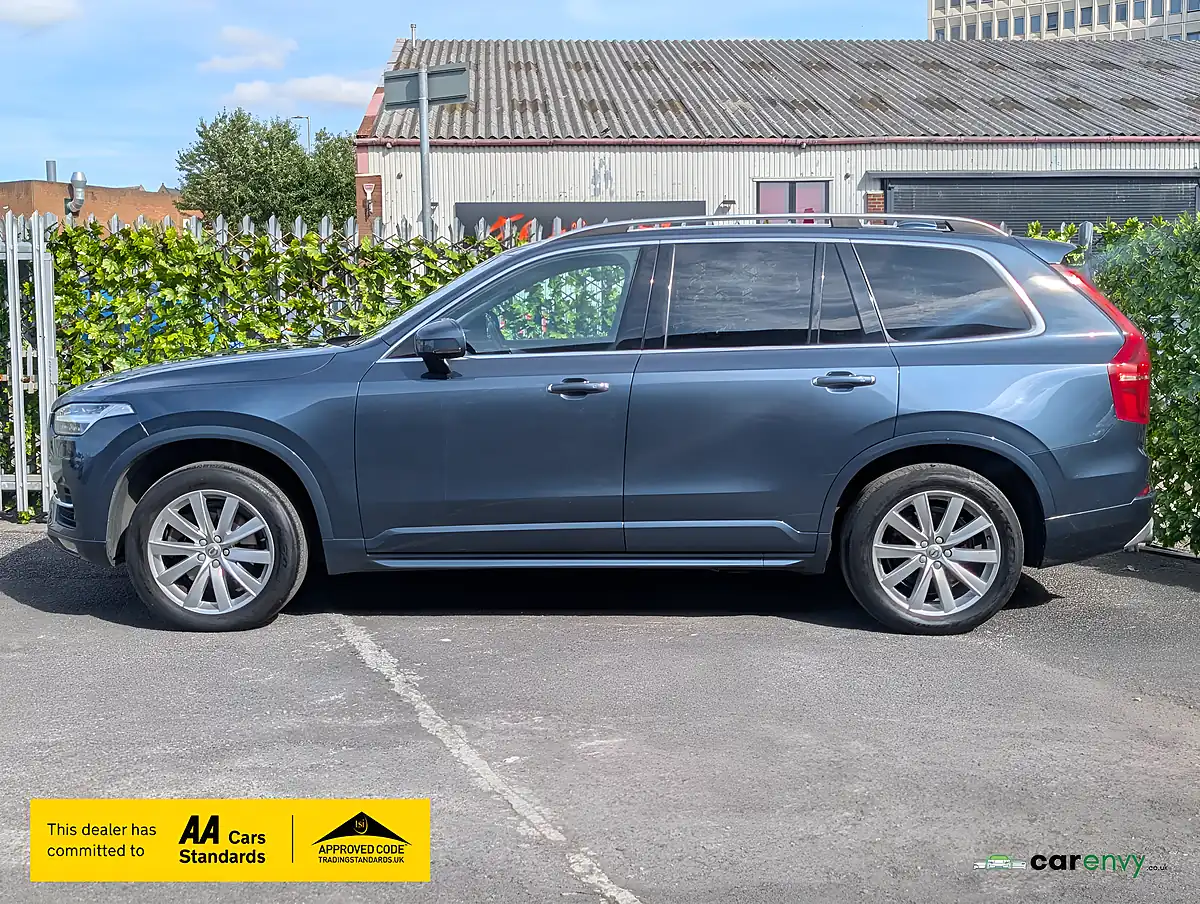 Used 2018 Volvo XC90 Momentum Denim Blue - Interior and Exterior details 8