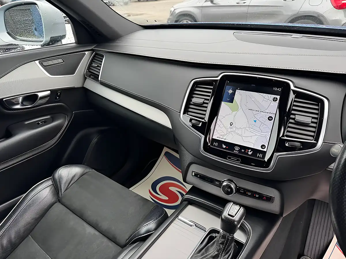 Used 2018 Volvo XC90 R-Design Blue - Interior and Exterior details 11