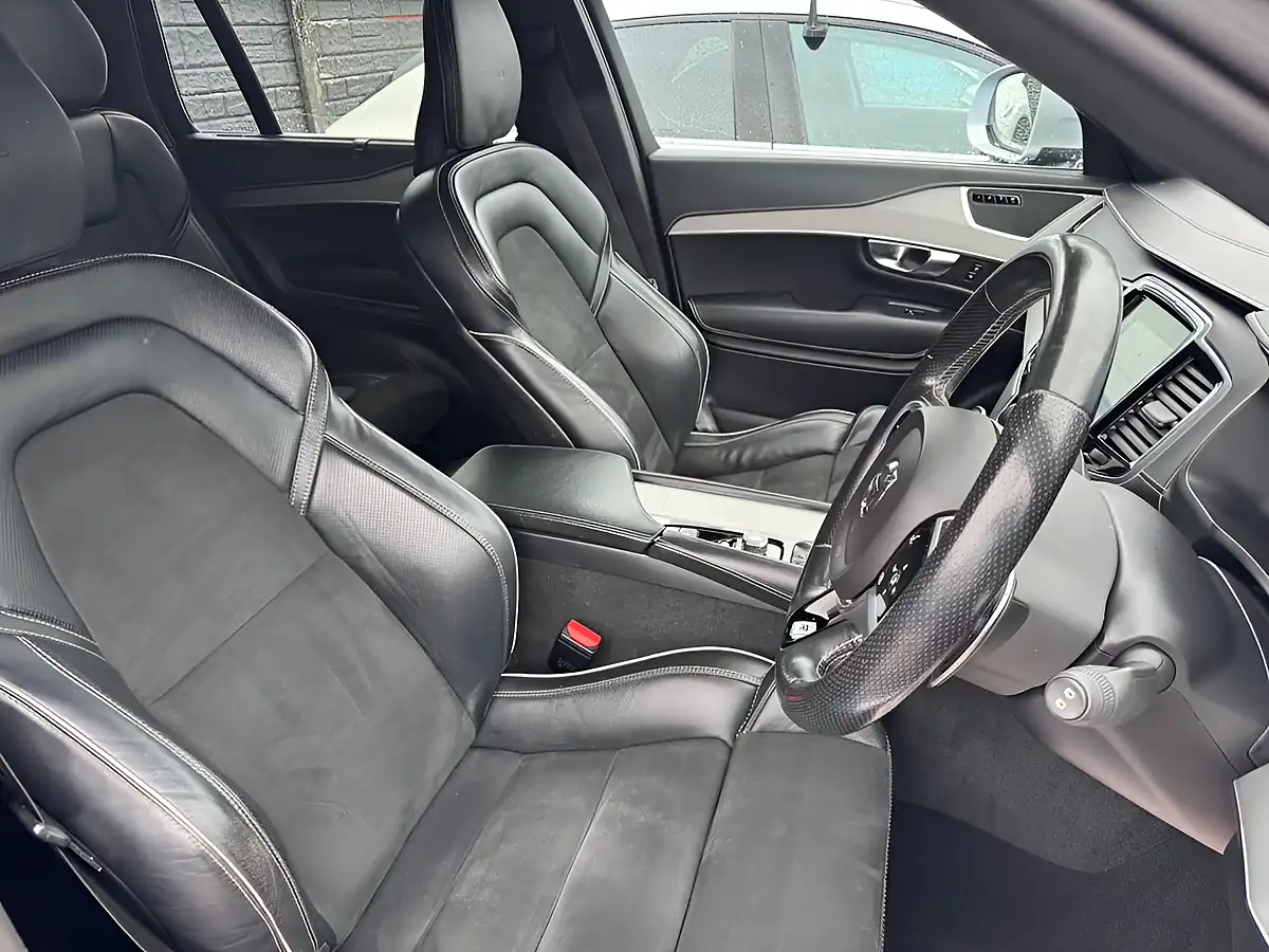 Used 2018 Volvo XC90 R-Design Blue - Interior and Exterior details 15