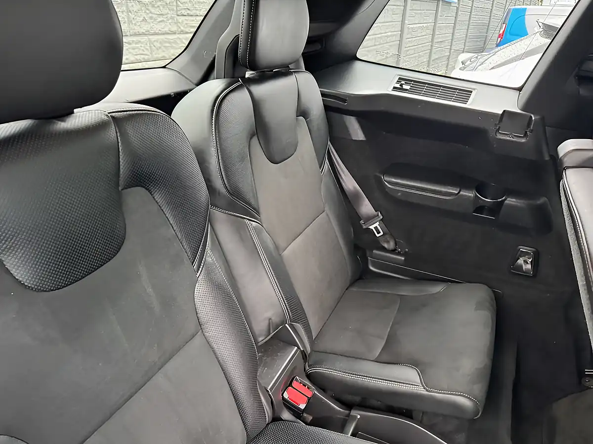 Used 2018 Volvo XC90 R-Design Blue - Interior and Exterior details 18