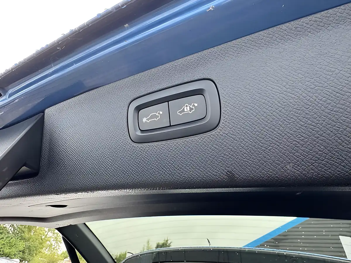 Used 2018 Volvo XC90 R-Design Blue - Interior and Exterior details 20